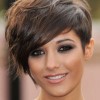 Short hairstyles for wavy hair and round face