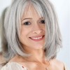 Vállhosszú hajvágás 50 év feletti nők számára
