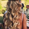 Esküvői frizurák hosszú hajú vendégek számára