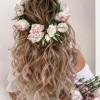 Esküvői frizurák virágokkal hosszú hajra